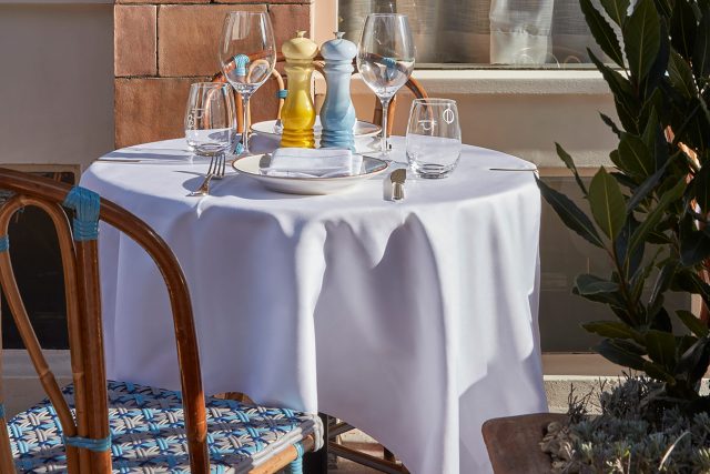 Discover our charming terrace at our restaurant in Mayfair on South Audley Street, where the warmth of the French Riviera comes to life